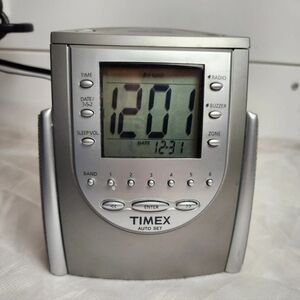Timex T311T Auto-Set Dual-Alarm Clock Digital Tuning Radio Battery Or Plug In